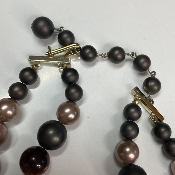 2-layer Plastic Bead Necklace - Picture 2 of 11